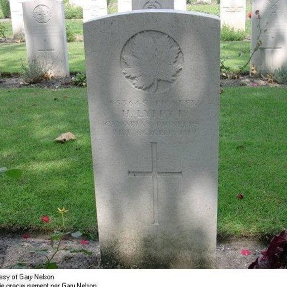 Profile Picture of Darcie Howe (@darciehowe) on Poshmark