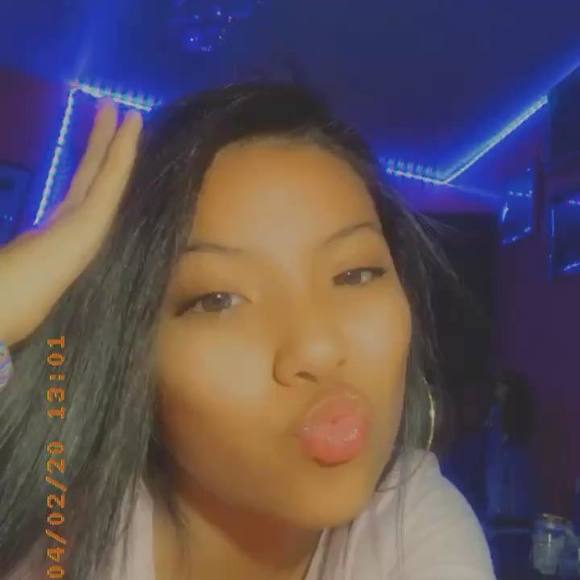 Profile Picture of Michell Gonzalez (@michellgonza437) on Poshmark