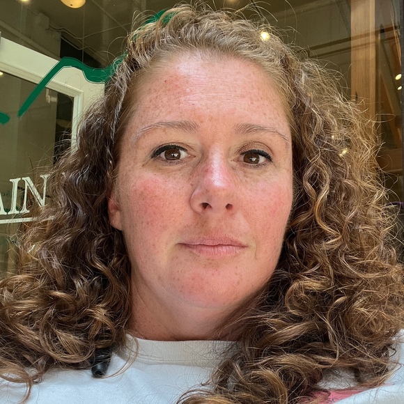 Profile Picture of Janet Pearson (@jwhitepearson) on Poshmark