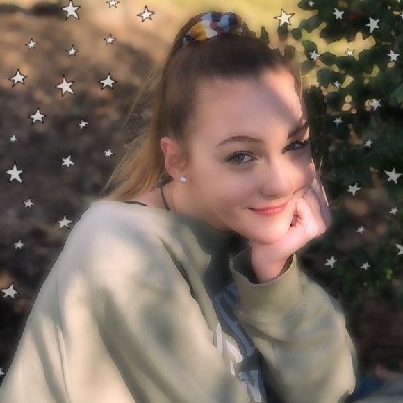 Profile Picture of Briana Ausgotharp (@brianagrace04) on Poshmark