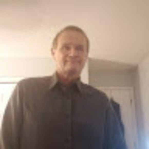 Profile Picture of Kenny Holt (@kenny53p) on Poshmark