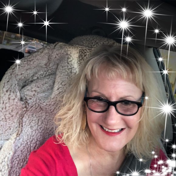 Profile Picture of Cindy Keudell (@keudellc1) on Poshmark