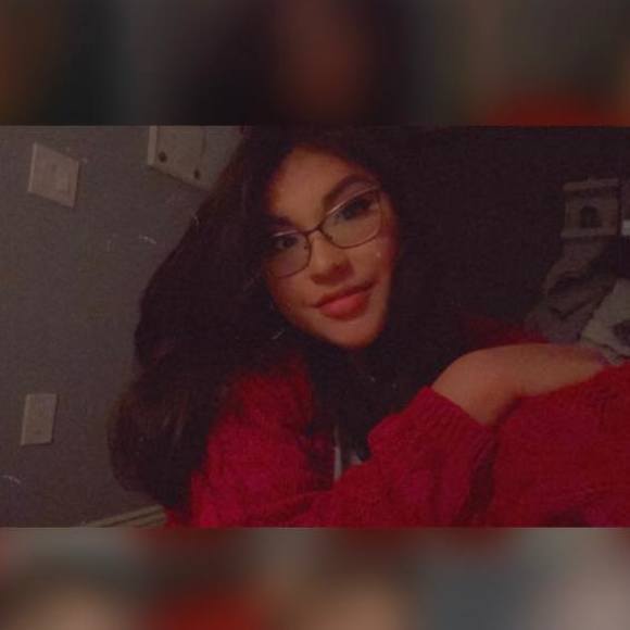 Profile Picture of Bianca Berrios (@biancaberrios) on Poshmark