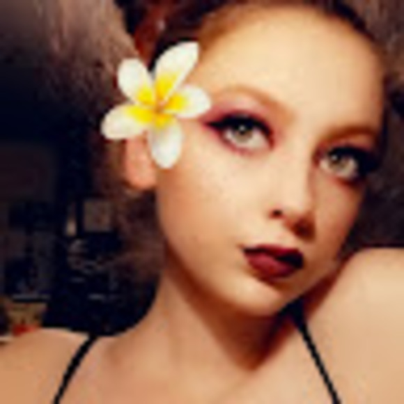 Profile Picture of Carrie welch Welch (@carriewelch01) on Poshmark