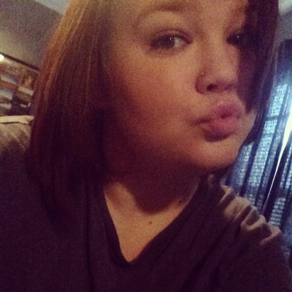 Profile Picture of Savannah Maynard (@savannahmay2) on Poshmark