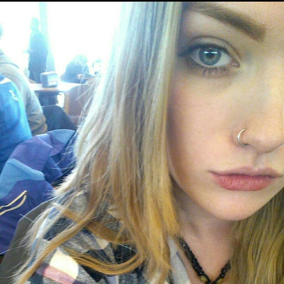 Profile Picture of Amelia Struck (@amelia_struck) on Poshmark