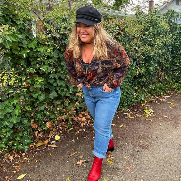 Profile Picture of Joy Morrison (@sellthekids) on Poshmark