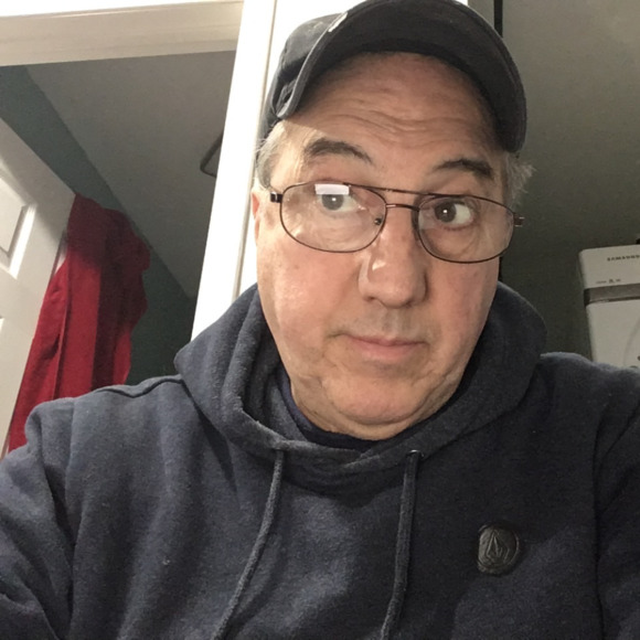 Profile Picture of Daniel Oller (@elcheonline) on Poshmark