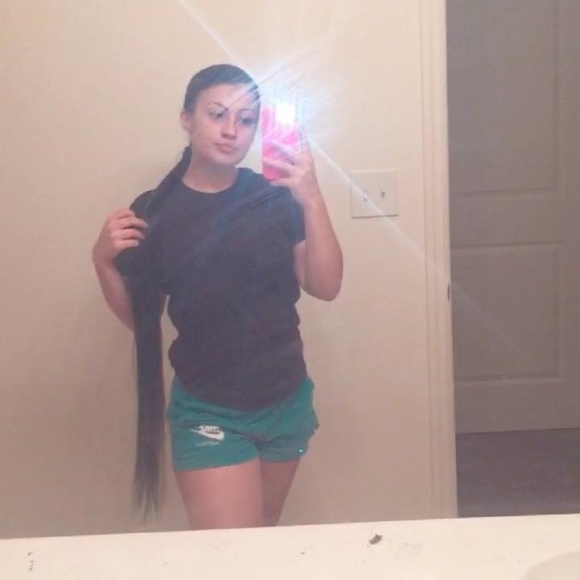 Profile Picture of Lexi Dumala (@lexidumala) on Poshmark