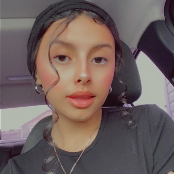 Profile Picture of Valerie Lazos (@valerielex444) on Poshmark