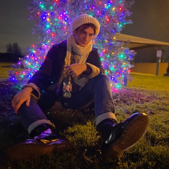 Profile Picture of Stephen Mashler (@stephenmashler) on Poshmark