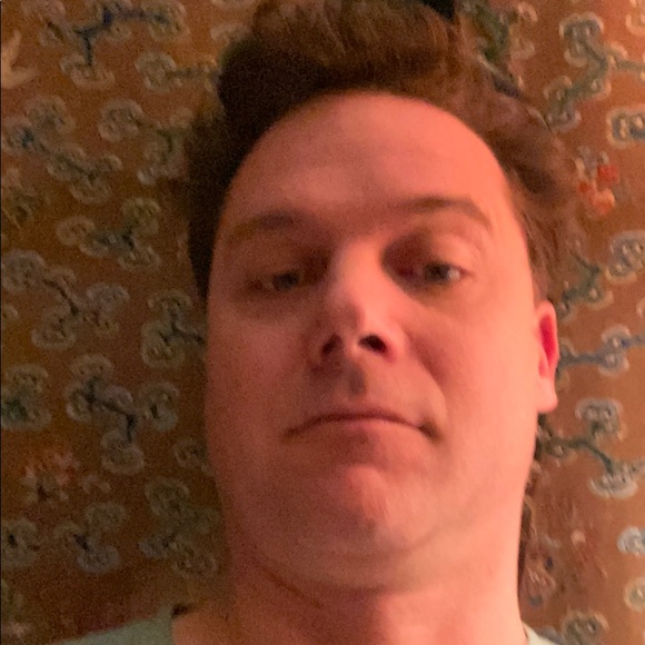 Profile Picture of Lee Helmers (@leehelmers) on Poshmark