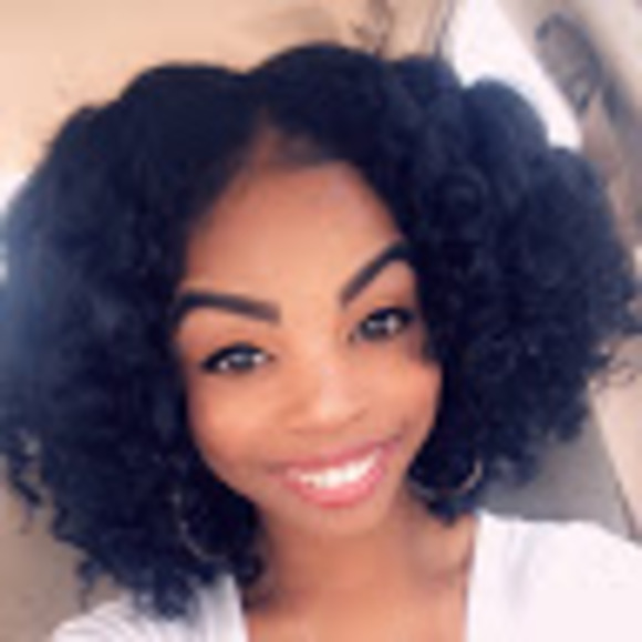 Profile Picture of Crystal Allen (@csmith91865) on Poshmark