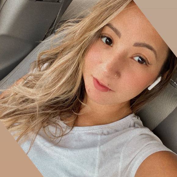 Profile Picture of Raquel Santos (@raquelsantos29) on Poshmark