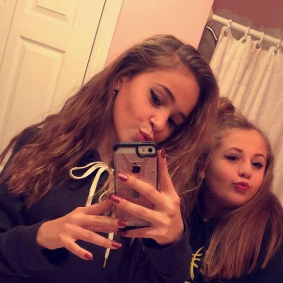 Profile Picture of Emma Matolakova (@emmam1305) on Poshmark