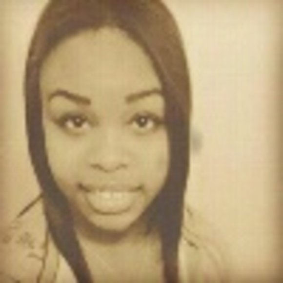 Profile Picture of Chavonne Dennis (@high_youth) on Poshmark