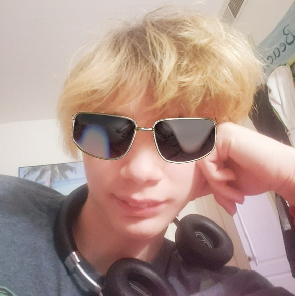 Profile Picture of Joshua Reily (@joshuareily) on Poshmark
