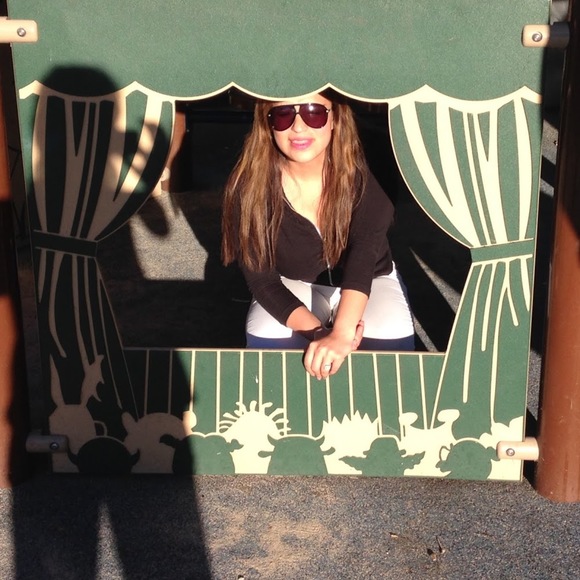 Profile Picture of Ingrid Yazmajian (@ingridyaz) on Poshmark