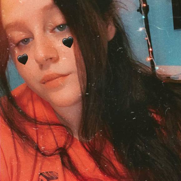 Caitlin Bordes - Poshmark Profile Picture of Caitlin Bordes (@caut1998) on Poshmark