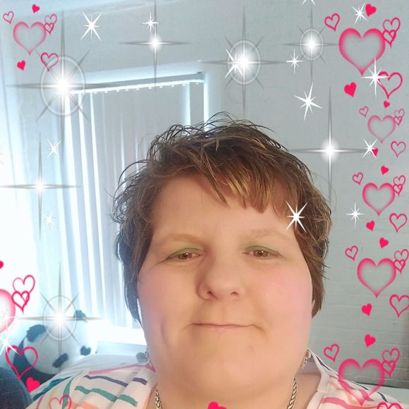 Profile Picture of Crystal Iiams (@crystaliiams) on Poshmark