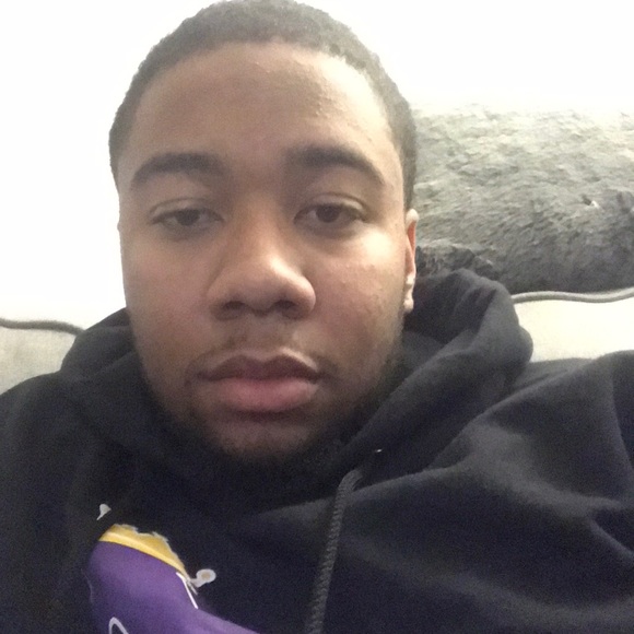 Profile Picture of Michael Kessee (@mikekessee18) on Poshmark