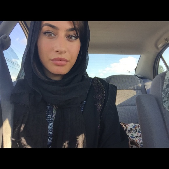 Profile Picture of Deena Hamadeh (@dhamadeh) on Poshmark