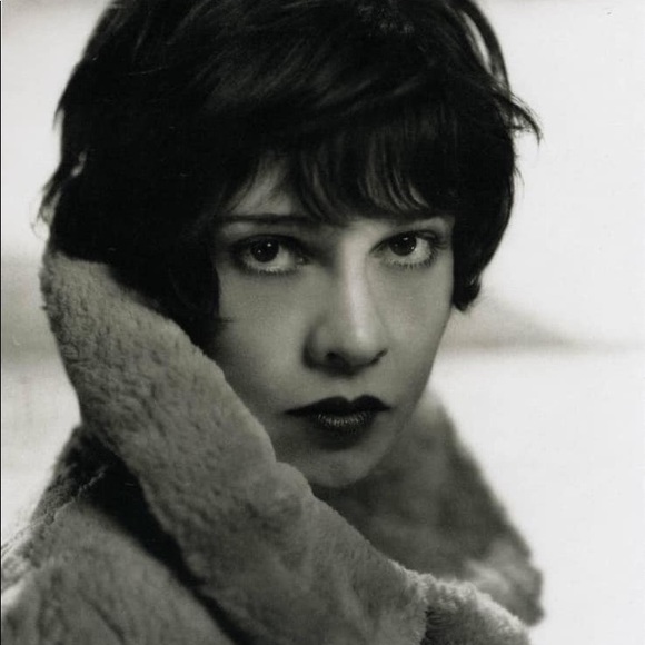 Profile Picture of Rachael Flowerette (@rflowerette) on Poshmark