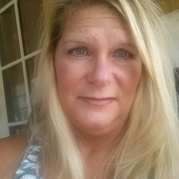 Profile Picture of Julie Boyce (@julieboyce66) on Poshmark