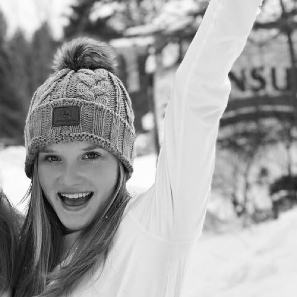 Profile Picture of Allison Pabst (@allisonpabst) on Poshmark