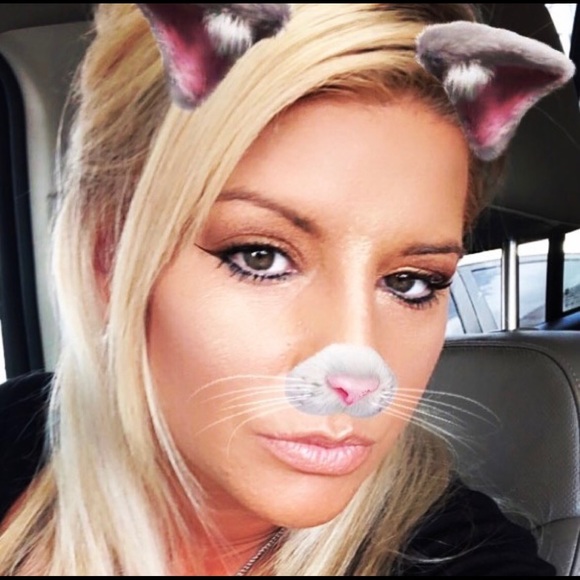 Profile Picture of Heather Friday (@ladyfriday) on Poshmark