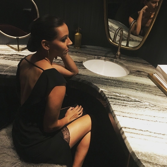 Profile Picture of Amber Vignieri (@avignieri) on Poshmark