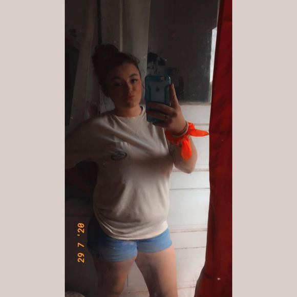 Profile Picture of Bonnie Michelle (@bonniemichelle7) on Poshmark