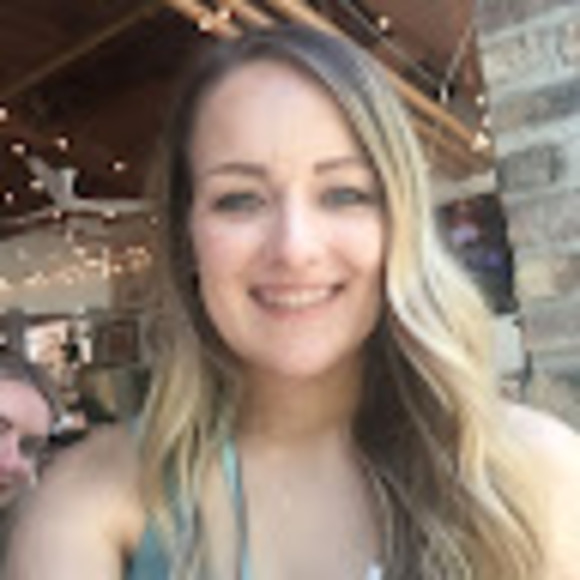 Profile Picture of Tiffany Gowrie (@tiffanygow) on Poshmark