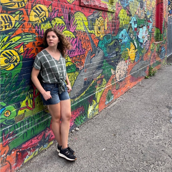 Profile Picture of Rebecca Hammett (@rebecca_hammett) on Poshmark