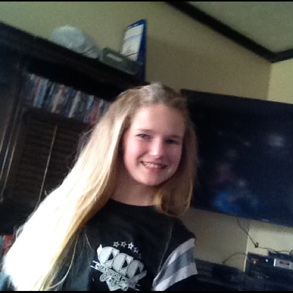 Profile Picture of Claudia Vorse (@claudiavolt) on Poshmark