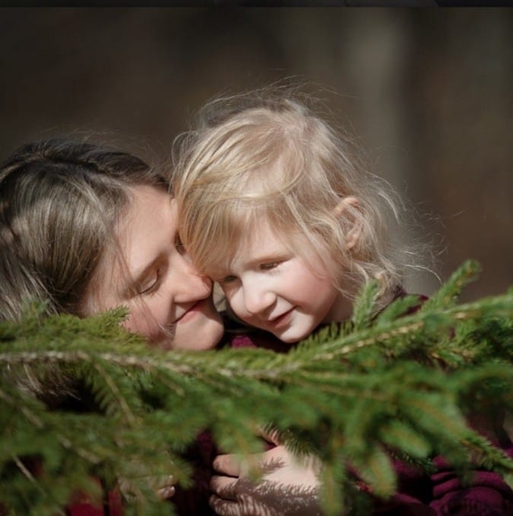 Profile Picture of Ashley Truxell (@kellamashley) on Poshmark