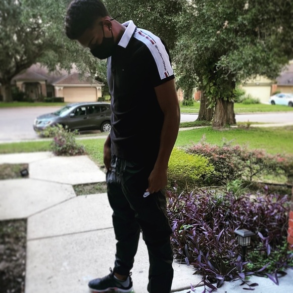 Profile Picture of Carlos Mendez (@kenci0612) on Poshmark