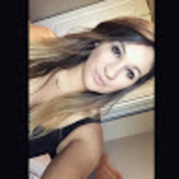 Profile Picture of Heather Lascala (@heatherlascala) on Poshmark