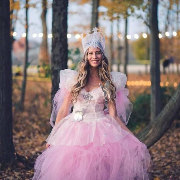 Profile Picture of Cassandra Moorhouse (@cassmoorhouse) on Poshmark