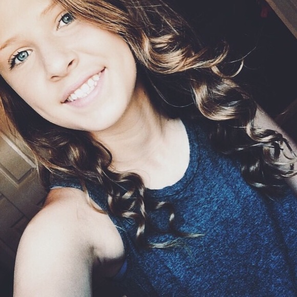 Profile Picture of Heather Watson (@hw_xo_19) on Poshmark