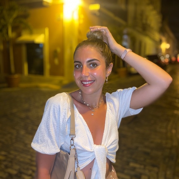 Profile Picture of Myriam Djellali (@lifewithmyr) on Poshmark