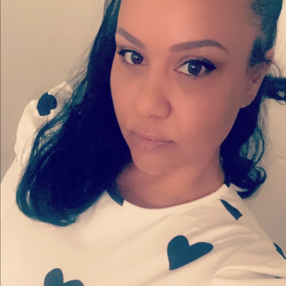 Profile Picture of Leanne Collins (@leannalooho0) on Poshmark