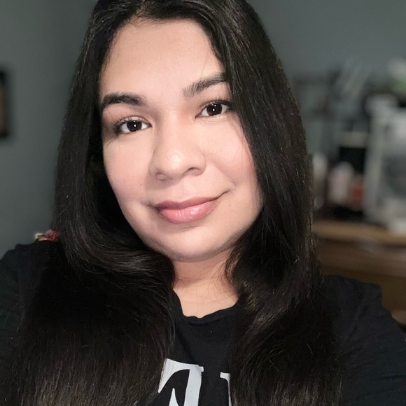 Profile Picture of Ariana Lugo (@ariana_lugo) on Poshmark