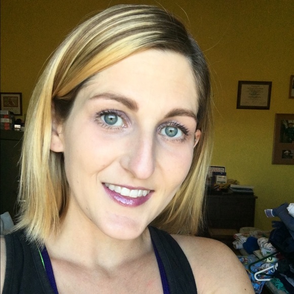 Profile Picture of Alison Strauser (@alisonlstrauser) on Poshmark