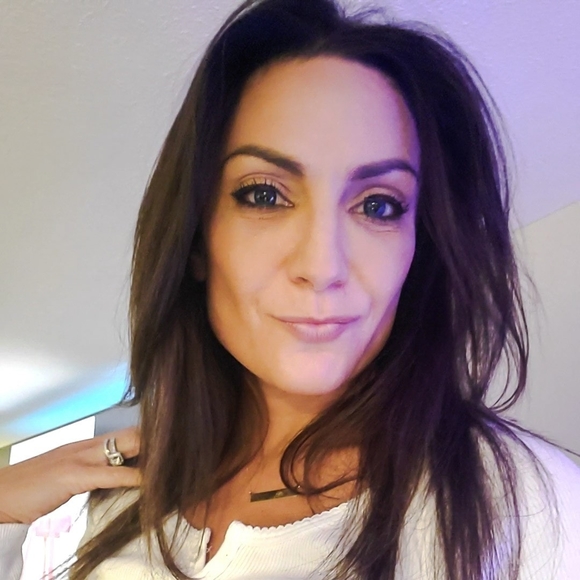 Profile Picture of Amy Sample (@amy6359) on Poshmark