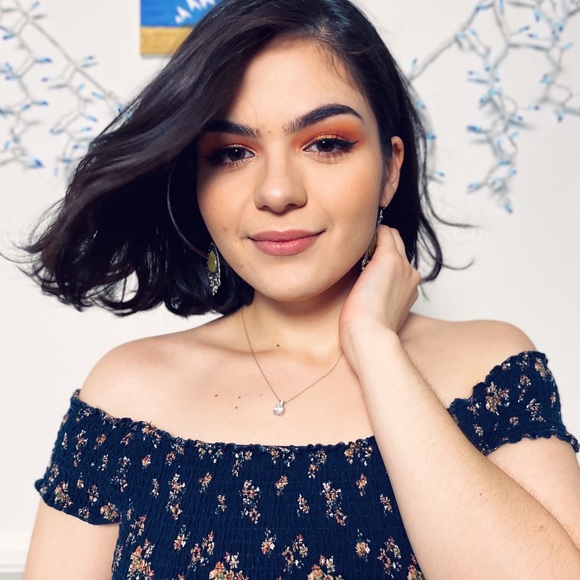 Profile Picture of Hannah Ramirez (@hannahramire917) on Poshmark