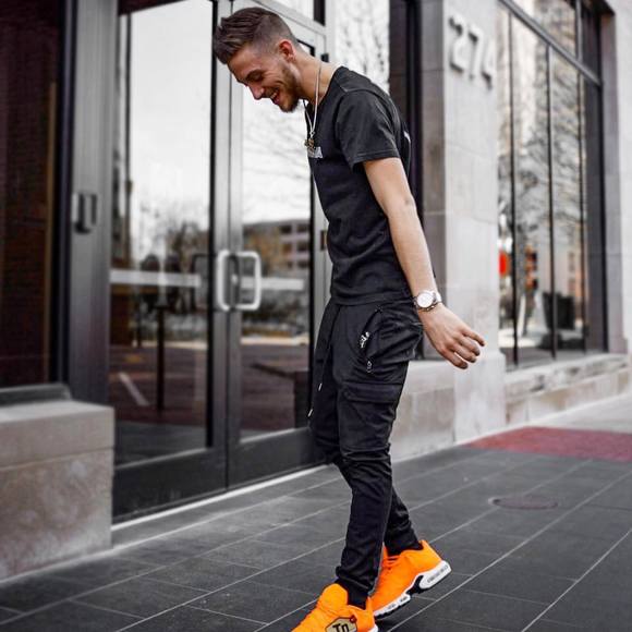 Profile Picture of Andy Yates (@ayates19) on Poshmark