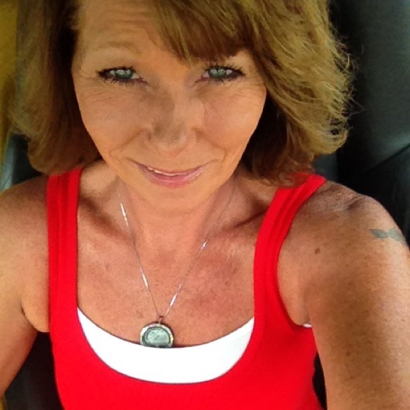 Profile Picture of Dena Cawvey (@denacawvey) on Poshmark
