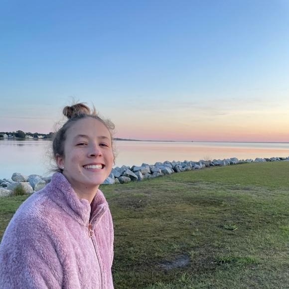 Profile Picture of Janey Krehnbrink (@janeykrehn) on Poshmark