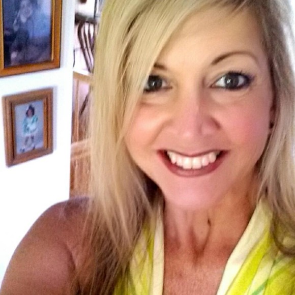 Profile Picture of Tonya Linton (@tal3348) on Poshmark